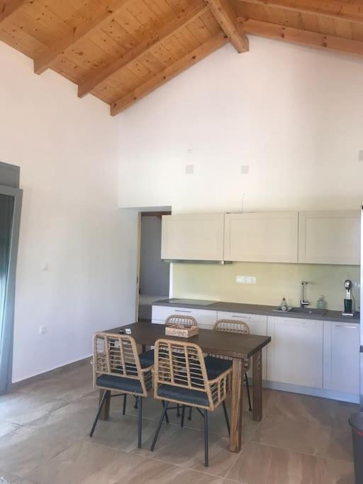 Πέτρινη Κατοικία Στην Αίγινα - Stone House In Aigina Khloi エクステリア 写真
